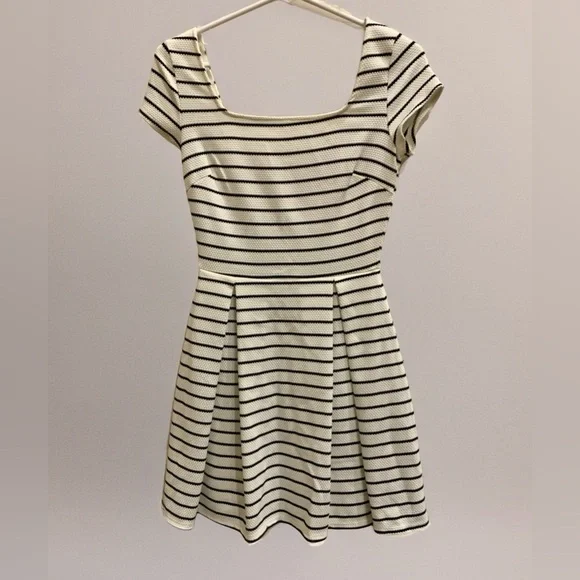 Soprano White & Black Striped Fit & Flare Dress - XS - Zipper Back - NWT - Picture 12 of 12